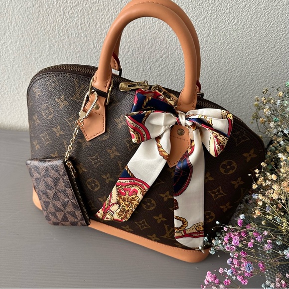 🌷AUTHENTIC Louis Vuitton Alma PM🌷 - Picture 3 of 13